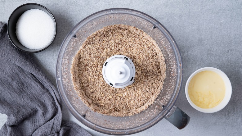 Making pie crust in food processor