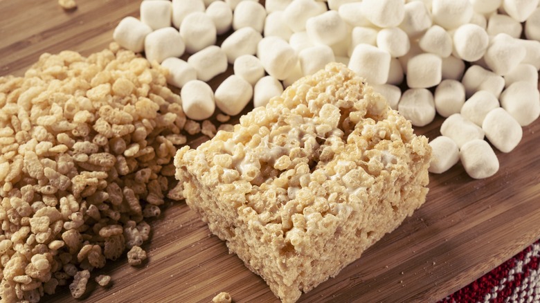 Rice Krispies treats with marshmallows