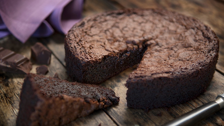 Chocolate cake without frosting