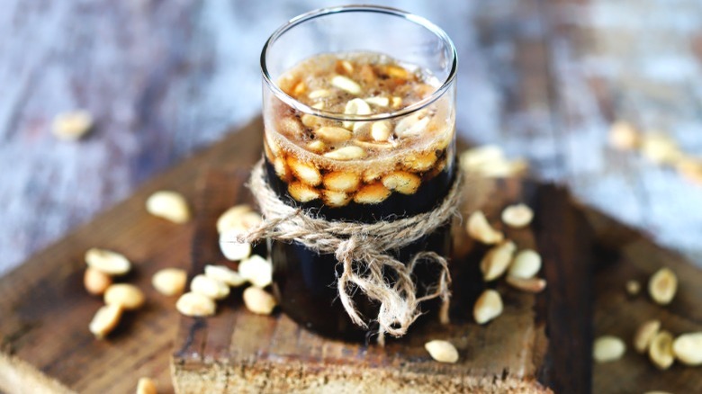 cola with salted peanuts