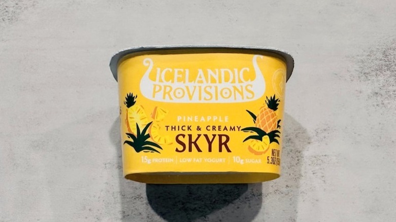 Pineapple skyr yogurt