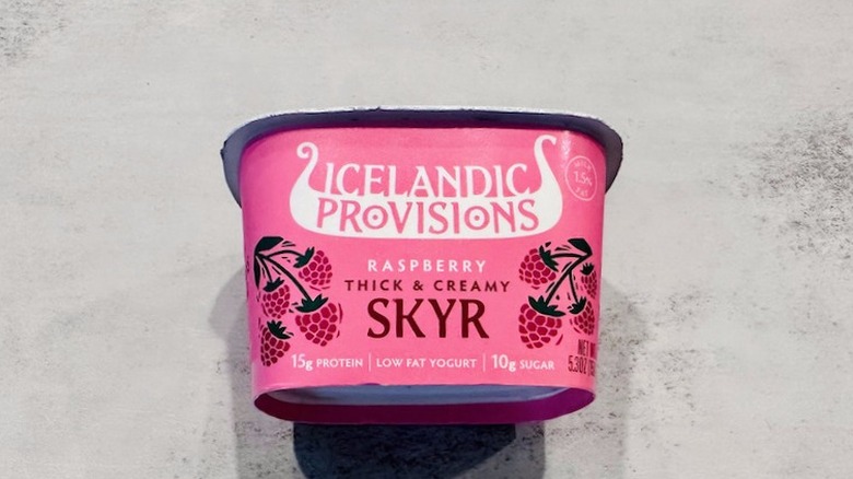 Raspberry skyr yogurt