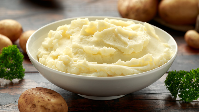 Bowl of mashed potatoes
