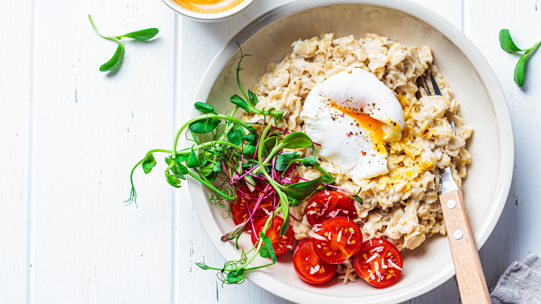 oatmeal with egg and tomatoes