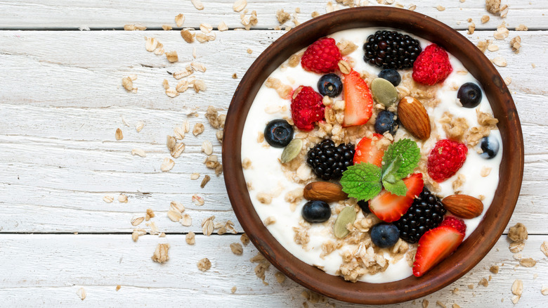 oatmeal with yogurt and fruits