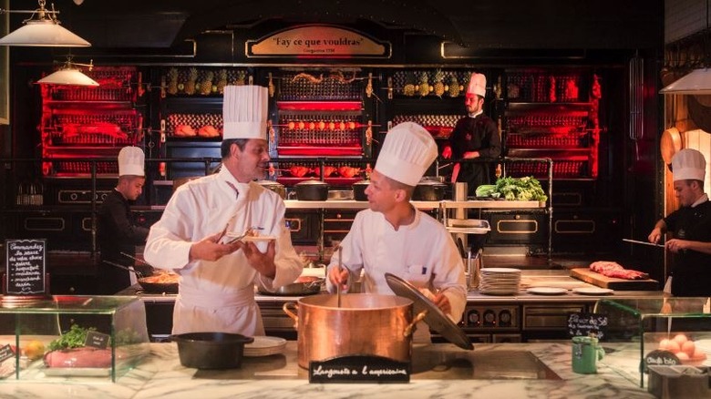 Chefs preparing food at Les Grands Buffets