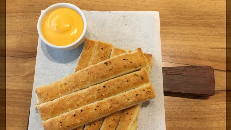 Dipping sauce and breadsticks