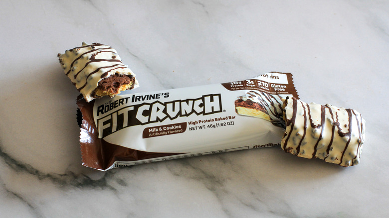 FitCrunch milk & cookies bar