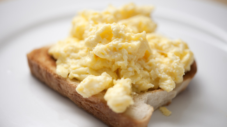 Scrambled eggs on toast