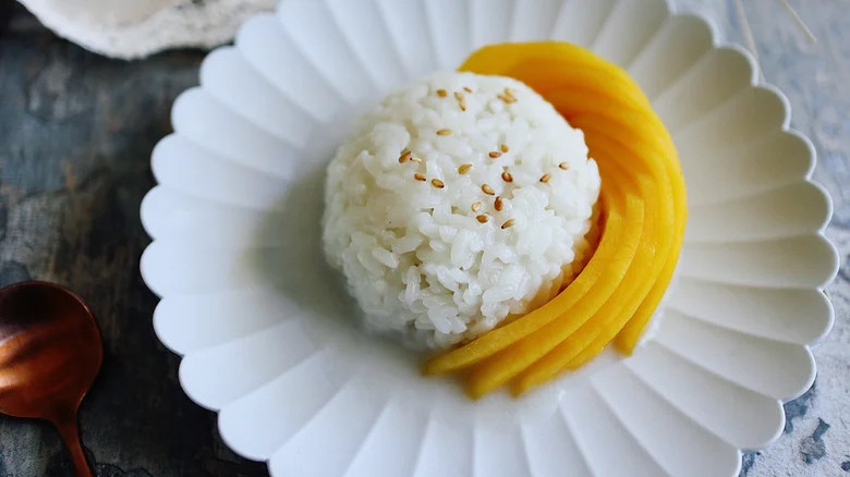 Thai mango sticky rice plate