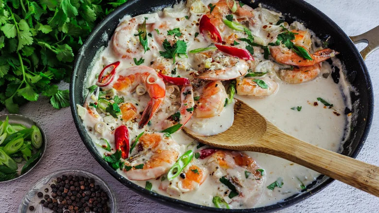 Garlic shrimp in coconut milk