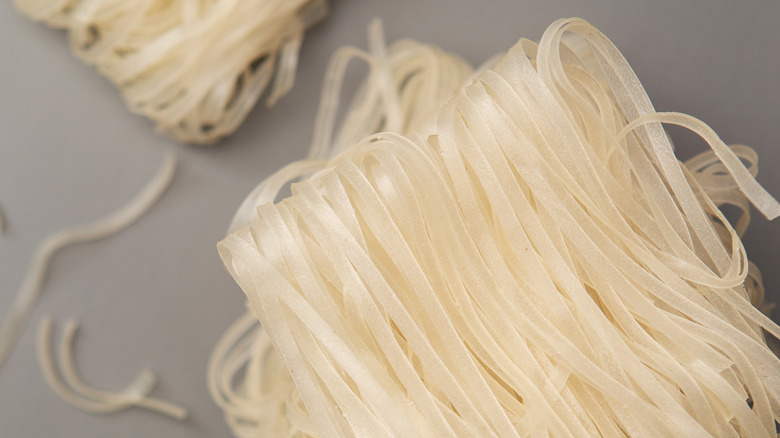 Dried rice noodle sticks