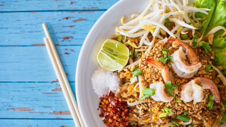 Pad Thai with garnishes