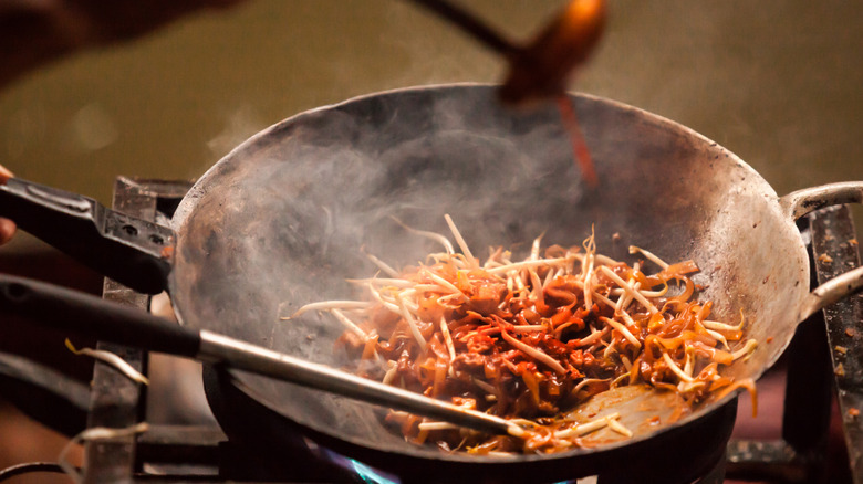 Beansprouts cooking in wok