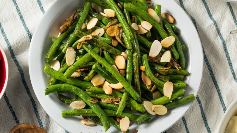 green beans with almonds