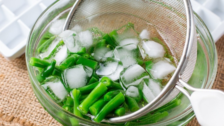 Blanching and shocking green beans