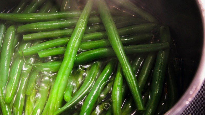 Boiling green beans