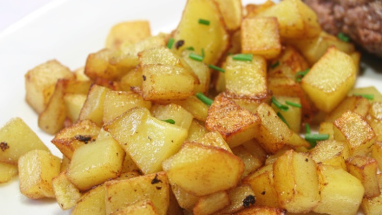 Sprinkled chives on potatoes