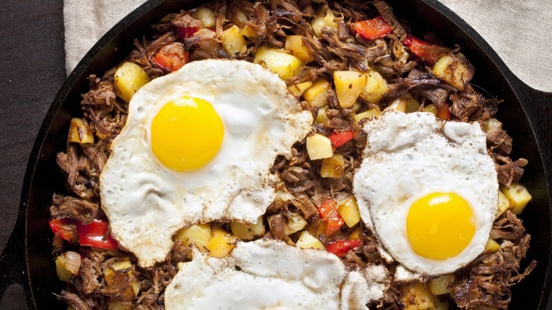 Skillet potatoes with eggs