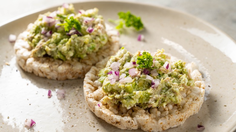 Tuna salad with avocado rice cake