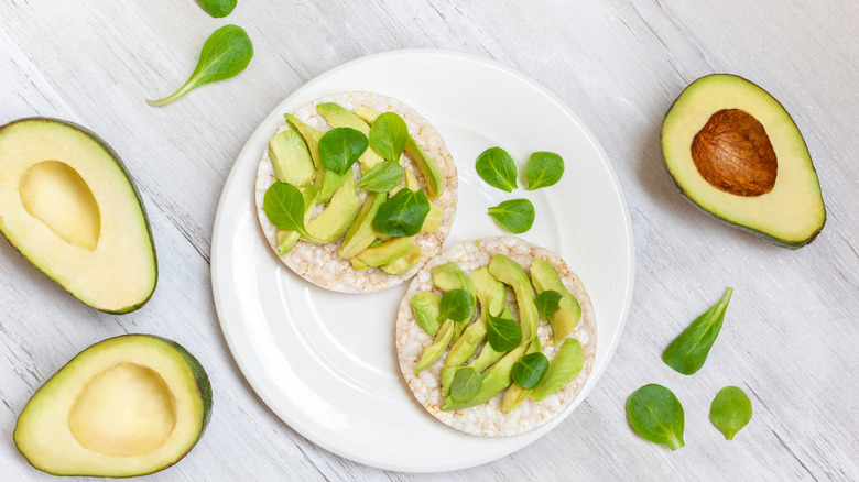 Avocado with rice cake