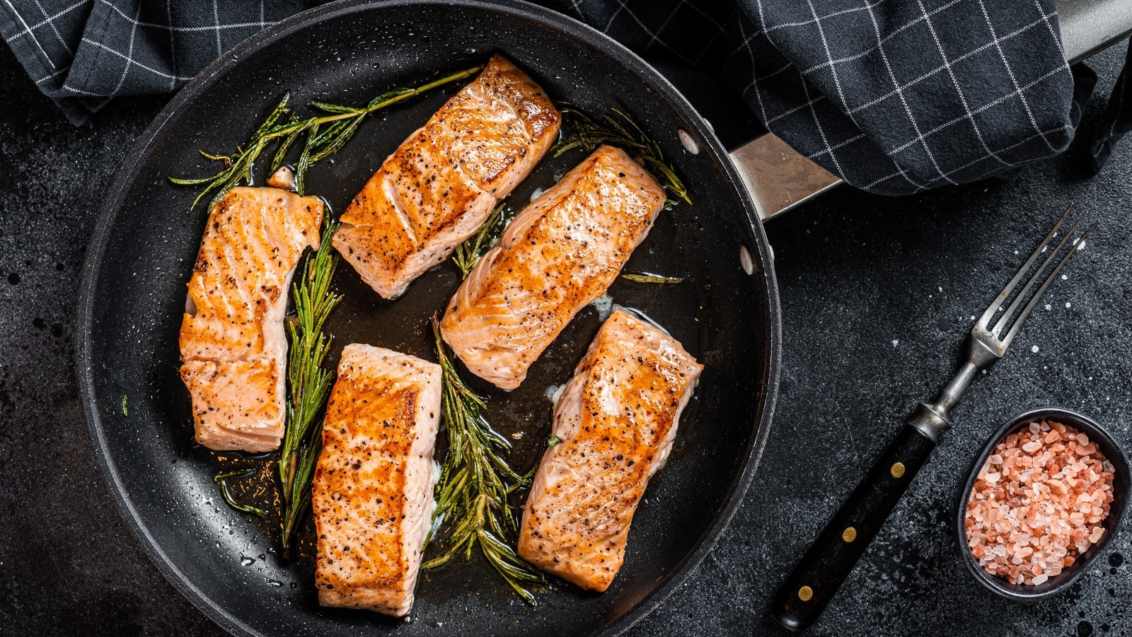 The Benefits & Tips for Cooking Fish in a Cast Iron Skillet - Pine