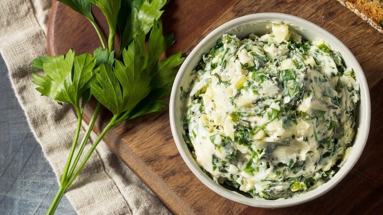 Garlic butter with parsley 