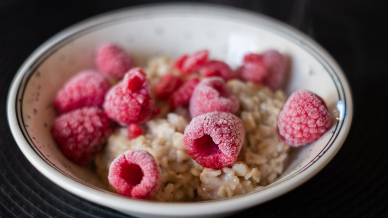 oatmeal with raspberries