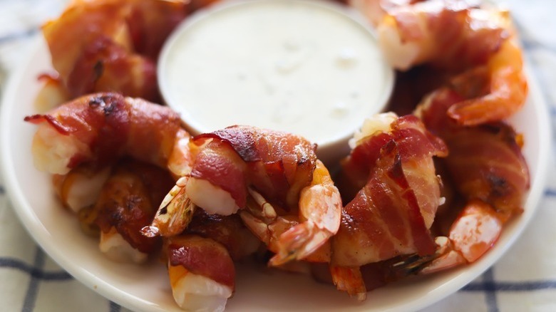 bacon-wrapped shrimp with sauce