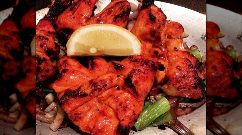 Tandoori chicken with lemon