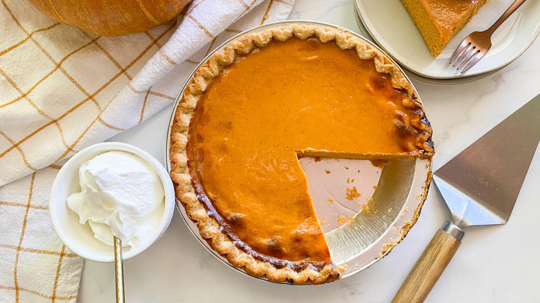 pumpkin pie with slices removed