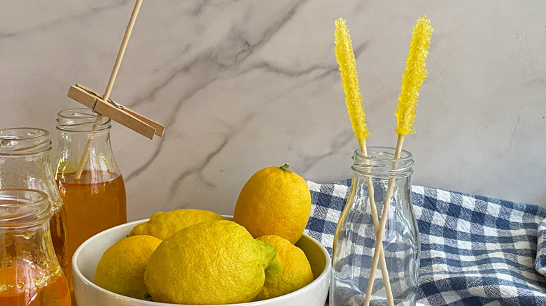 rock candy with lemon bowl