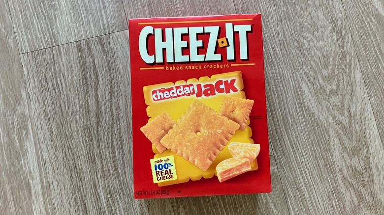 Cheddar Jack Cheez-It Crackers box