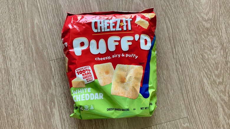 White Cheddar Puff'd Cheez-It box