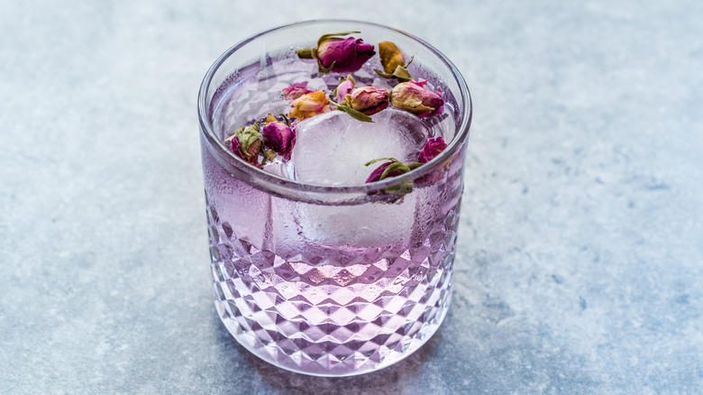 dried rosebud gin tonic garnish