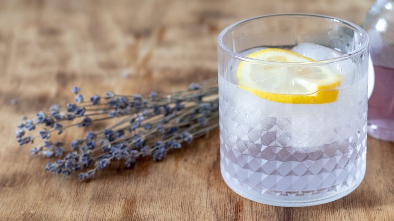 lavender gin and tonic