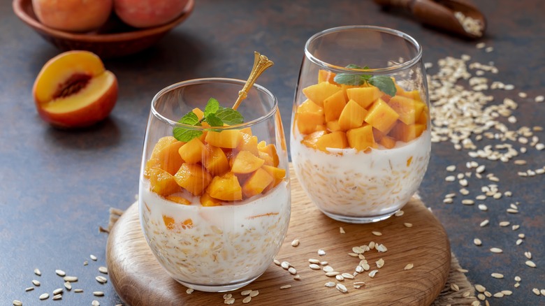 Overnight oats with peaches