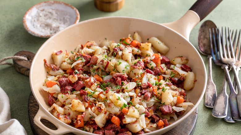 Corned beef hash in bowl