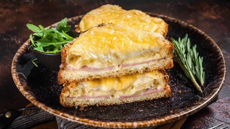 croque monsieur on a plate