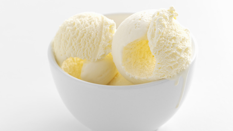 Whited bowl full of vanilla ice cream