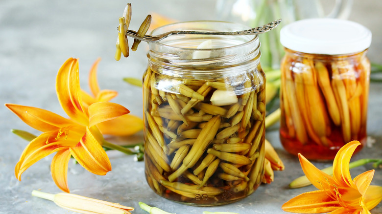 Pickled daylily flowers