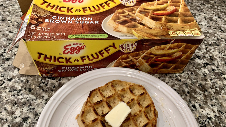 Eggo cinnamon fluffy frozen waffles