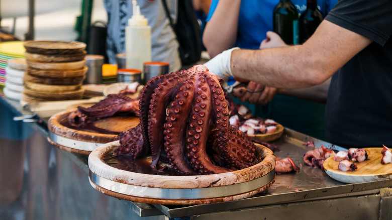 Polpo bollito being served