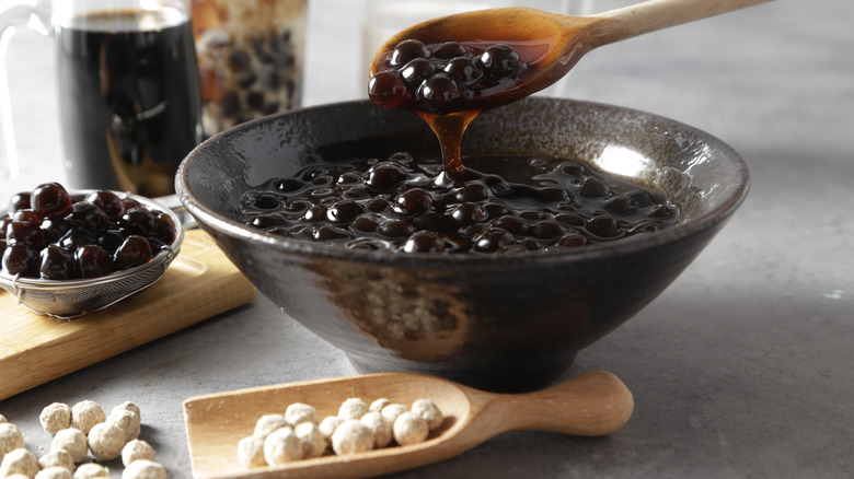 Black bowl with tapioca pearls