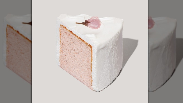 Starbucks Japan sakura blossom cake