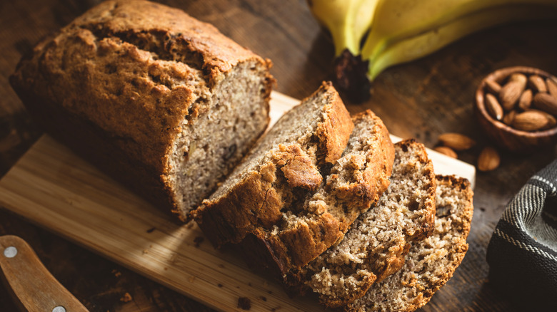 Banana bread loaf and slices