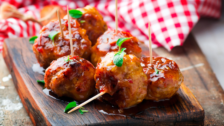 Mini meatballs with glaze