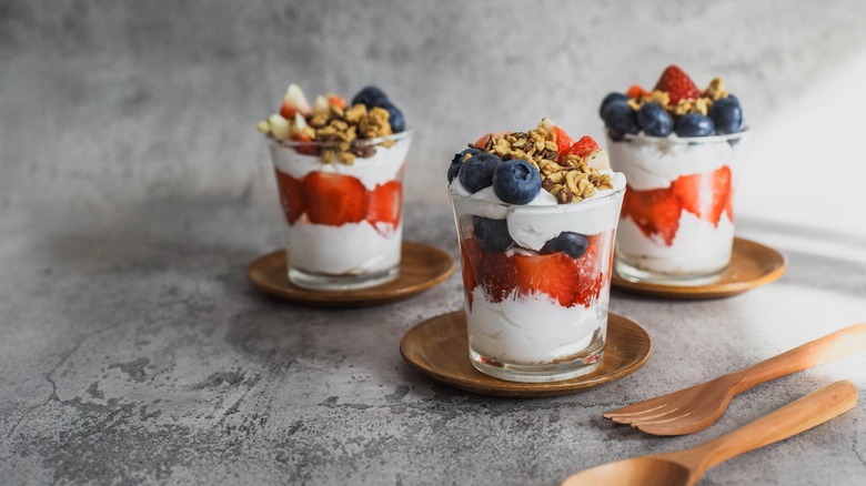 Yogurt parfaits with strawberries