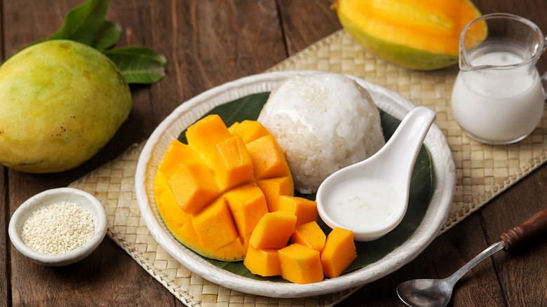 Mango sticky rice Thai dessert