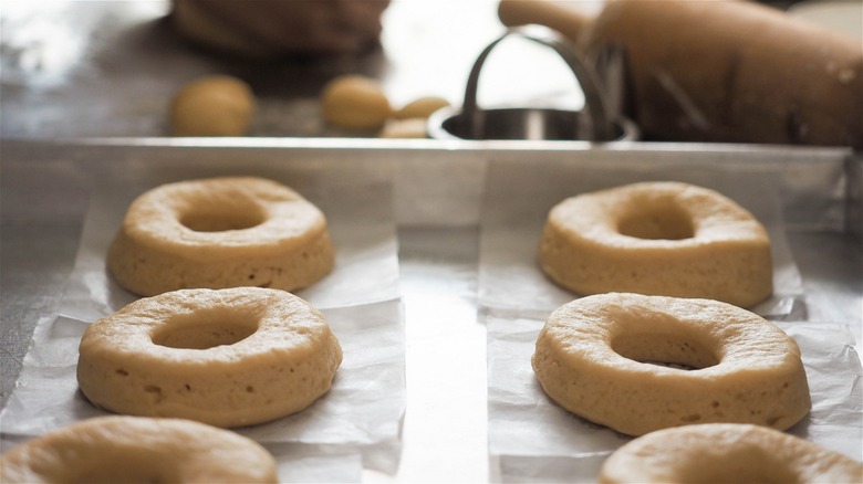 Proofing bagels on baking tray